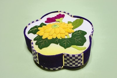 菊花の花形小箱